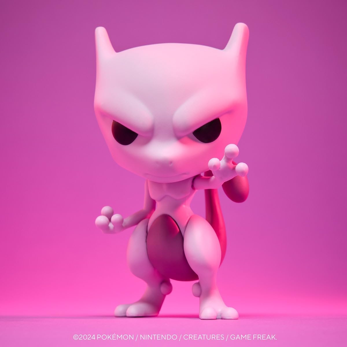 Funko POP! Games: Pokemon - Mewtwo | Official Merch - Collectable Vinyl Figurine for Shelf Display - Birthday Gift Idea for Fans and Collectors