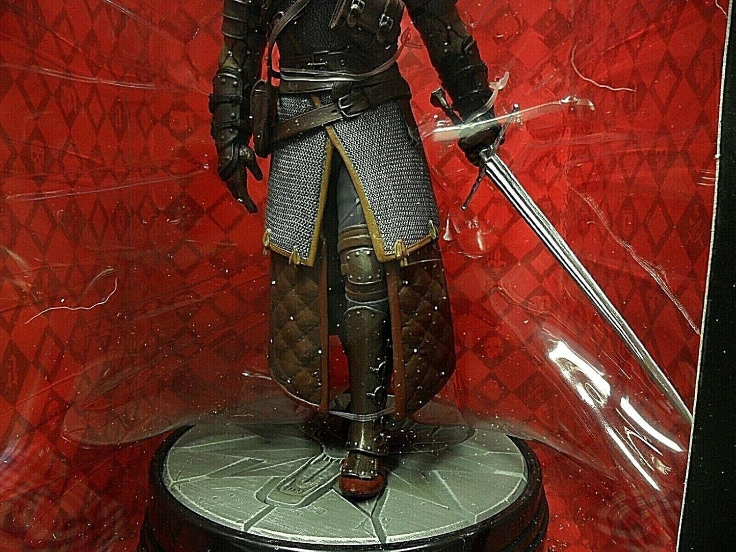 Dark Horse Deluxe The Witcher 3: Wild Hunt: Geralt Grandmaster Ursine Figure - Flex Gamingproduct_type